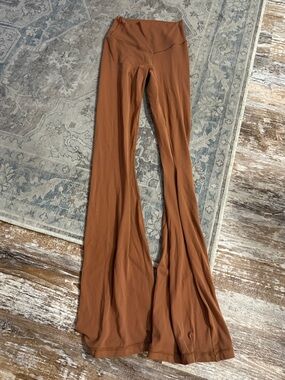 High-Waisted Flared Leggings in Rust